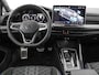 Volkswagen Golf 1.5 eTSI 150pk DSG R-Line · Apple/Android Car Play · Trekhaak ·  Camera + Parkeersensoren · Stoelverwarming · Garantie t/m 24-09-2030 of 100000km.