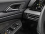Volkswagen Golf 1.5 eTSI 150pk DSG R-Line · Apple/Android Car Play · Trekhaak ·  Camera + Parkeersensoren · Stoelverwarming · Garantie t/m 24-09-2030 of 100000km.