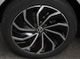 Volkswagen Golf 1.0 TSI Life Lounge 110pk Navigatie Apple Carplay/Android auto Climate Control Parkeersensoren 17"Lichtmetalen velgen Extra Getint Glas Cruise Control Stoel- en stuurverwarming Ledverlichting