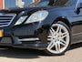Mercedes-Benz E-klasse 350 CGI Avantgarde Sport AMG | Harman Kardon | Stoel ventilatie/verwarming | Stoelverwarming achter | Achteruitrijcamera | Trekhaak | Schuif/kanteldak | Memory Seats | 19 Inch |