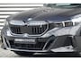 BMW i5 eDrive40 84 kWh | M Sport Pro | BTW | Leder | Black Pack | Iconic Glow Grile | 360 Cam |