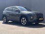Hyundai Tucson 1.6 T-GDI PHEV Comfort Smart 4WD / Dealer onderhouden / Fabrieksgarantie tot 05-2027 / Accu SoH 100 %/ Adapt. CC / Camera / Navigatie / Apple Carplay Android / Stuur- & stoelverwarming / 19" LM wielen /