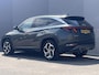Hyundai Tucson 1.6 T-GDI PHEV Comfort Smart 4WD / Dealer onderhouden / Fabrieksgarantie tot 05-2027 / Accu SoH 100 %/ Adapt. CC / Camera / Navigatie / Apple Carplay Android / Stuur- & stoelverwarming / 19" LM wielen /