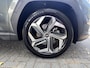 Hyundai Tucson 1.6 T-GDI PHEV Comfort Smart 4WD / Dealer onderhouden / Fabrieksgarantie tot 05-2027 / Accu SoH 100 %/ Adapt. CC / Camera / Navigatie / Apple Carplay Android / Stuur- & stoelverwarming / 19" LM wielen /