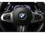 BMW 1-Serie M135i xDrive High Executive Edition / Orig. Nederlands / Panoramadak / Stoelverwarming / Apple Carplay - Android Auto / Ambienteverlichting / HUD / Achteruitrijcamera / Cruise Control / 19'' LMV / Spiegel-pakket / LED koplampen / Lederen bekleding