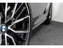 BMW 1-Serie M135i xDrive High Executive Edition / Orig. Nederlands / Panoramadak / Stoelverwarming / Apple Carplay - Android Auto / Ambienteverlichting / HUD / Achteruitrijcamera / Cruise Control / 19'' LMV / Spiegel-pakket / LED koplampen / Lederen bekleding