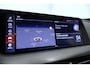 BMW 1-Serie M135i xDrive High Executive Edition / Orig. Nederlands / Panoramadak / Stoelverwarming / Apple Carplay - Android Auto / Ambienteverlichting / HUD / Achteruitrijcamera / Cruise Control / 19'' LMV / Spiegel-pakket / LED koplampen / Lederen bekleding