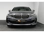 BMW 1-Serie M135i xDrive High Executive Edition / Orig. Nederlands / Panoramadak / Stoelverwarming / Apple Carplay - Android Auto / Ambienteverlichting / HUD / Achteruitrijcamera / Cruise Control / 19'' LMV / Spiegel-pakket / LED koplampen / Lederen bekleding