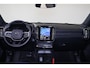 Volvo EX40 Extended Range Plus 82 kWh - IntelliSafe Assist & Surround - Harman/Kardon audio - Parkeercamera achter - Verwarmde voorstoelen & stuur - Parkeersensoren voor & achter - Draadloze tel. lader - Warmtepomp - Inklapbare trekhaak - 19' LMV