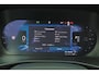 Volvo EX40 Extended Range Plus 82 kWh - IntelliSafe Assist & Surround - Harman/Kardon audio - Parkeercamera achter - Verwarmde voorstoelen & stuur - Parkeersensoren voor & achter - Draadloze tel. lader - Warmtepomp - Inklapbare trekhaak - 19' LMV
