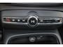 Volvo EX40 Extended Range Plus 82 kWh - IntelliSafe Assist & Surround - Harman/Kardon audio - Parkeercamera achter - Verwarmde voorstoelen & stuur - Parkeersensoren voor & achter - Draadloze tel. lader - Warmtepomp - Inklapbare trekhaak - 19' LMV