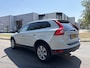 Volvo XC60 3.0 T6 AWD Momentum 4X4 Automaat 320 PK. Onverwoestbare auto met slechts 151.000 KM !!! Alle keuringen toegestaan !!