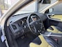 Volvo XC60 3.0 T6 AWD Momentum 4X4 Automaat 320 PK. Onverwoestbare auto met slechts 151.000 KM !!! Alle keuringen toegestaan !!