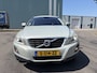 Volvo XC60 3.0 T6 AWD Momentum 4X4 Automaat 320 PK. Onverwoestbare auto met slechts 151.000 KM !!! Alle keuringen toegestaan !!
