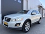 Volvo XC60 3.0 T6 AWD Momentum 4X4 Automaat 320 PK. Onverwoestbare auto met slechts 151.000 KM !!! Alle keuringen toegestaan !!