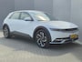 Hyundai Ioniq 5 Connect 77.4 kWh / SOH 100% / Fabrieksgarantie tot 05-2028 / Dealer onderhouden / Trekgewicht 1600 kg / CCS snelladen / Warmtepomp / Stuur- & Stoelverwarming / Achteruitrijcamera / Adaptief cruise control / Keyless Entry/Start / Apple Carplay Android Auto /