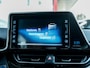 Toyota C-HR / C-HR+ 1.8 Hybrid Dynamic | Origineel NL | Camera | Stoelverwarming | Adaptieve Cruise Control | Climate Control | 18'' Lichtmetalen Velgen | Metallic Lak | Lederen Bekleding Cognac | All Season Banden |
