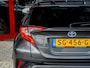 Toyota C-HR / C-HR+ 1.8 Hybrid Dynamic | Origineel NL | Camera | Stoelverwarming | Adaptieve Cruise Control | Climate Control | 18'' Lichtmetalen Velgen | Metallic Lak | Lederen Bekleding Cognac | All Season Banden |