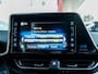 Toyota C-HR / C-HR+ 1.8 Hybrid Dynamic | Origineel NL | Camera | Stoelverwarming | Adaptieve Cruise Control | Climate Control | 18'' Lichtmetalen Velgen | Metallic Lak | Lederen Bekleding Cognac | All Season Banden |