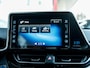 Toyota C-HR / C-HR+ 1.8 Hybrid Dynamic | Origineel NL | Camera | Stoelverwarming | Adaptieve Cruise Control | Climate Control | 18'' Lichtmetalen Velgen | Metallic Lak | Lederen Bekleding Cognac | All Season Banden |
