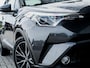 Toyota C-HR / C-HR+ 1.8 Hybrid Dynamic | Origineel NL | Camera | Stoelverwarming | Adaptieve Cruise Control | Climate Control | 18'' Lichtmetalen Velgen | Metallic Lak | Lederen Bekleding Cognac | All Season Banden |