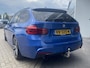 BMW 3-Serie Touring 318i High Executive | PANORAMADAK | TREKHAAK | DODEHOEK DETECTIE | HEADUP DISPLAY | STOELVERWARMING VOOR + ACHTER | STUURVERWARMING | ELEK.KOFFERBAK | HARMAN KARDON | ELEK.STOELEN MET GEHEUEGEN | CLIMATE CONTROL | CAMERA |