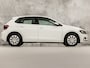 Volkswagen Polo 1.0 Sportline (APPLE CARPLAY, CRUISE, SPORTSTOELEN, BLUETOOTH, NIEUWE APK, ARMSTEUN, NIEUWSTAAT)