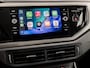 Volkswagen Polo 1.0 Sportline (APPLE CARPLAY, CRUISE, SPORTSTOELEN, BLUETOOTH, NIEUWE APK, ARMSTEUN, NIEUWSTAAT)