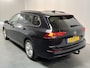 Volkswagen Golf Variant 1.5 eTSI Life Business / AUTOMAAT/ TREKHAAK/ CAMERA/ PARK. SENSOREN/ DODE HOEK/ MEMORY SEATS/ LED/ STOEL-STUURVERWARM./ STOELMASSAGE/ KEYLESS/ ADAPT. CRUISE/ APP CONNECT/ NAVI/ CLIMA/ DAB/ 16" LMV