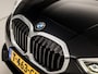 BMW 1-Serie 118i Sport Automaat (APPLE CARPLAY, DEALER ONDERHOUDEN, STOELVERWARMING, CAMERA, SPORTSTOELEN, GETINT GLAS, LANE ASSIST, GROOT NAVI, CRUISE, NIEUWSTAAT)