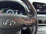 Hyundai Kona Electric EV FASHION 64 kWh | DODEHOEK DETECTIE | PDC | 3 FASEN | WARMTEPOMP | CAMERA | CLIMA | CRUISE ADAPT. | NAVI | PRIVACY GLASS | DAKRAILING | APPLE CAR PLAY & ADROID AUTO |