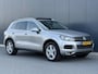 Volkswagen Touareg 3.0 TSI Hybrid Highline 333PK - Luchtvering - Panoramadak - ACC - Zeer Complete Uitvoering