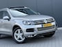 Volkswagen Touareg 3.0 TSI Hybrid Highline 333PK - Luchtvering - Panoramadak - ACC - Zeer Complete Uitvoering