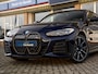 BMW i4 M50 High Executive 84 kWh | Bosch SOH-test 100%! | Pano | Memory stoel | Leder | M Stoelen | HuD | Comfort Access | Carbon Fibre int. | Tansanit Blau | 19" Y-spaak 859M wielen | Alarm kl.3
