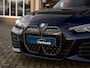 BMW i4 M50 High Executive 84 kWh | Bosch SOH-test 100%! | Pano | Memory stoel | Leder | M Stoelen | HuD | Comfort Access | Carbon Fibre int. | Tansanit Blau | 19" Y-spaak 859M wielen | Alarm kl.3