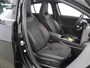Mercedes-Benz A-klasse 250e Business Solution AMG | Panoramaschuifdak | Head-up display | Premium Plus | Stoelverwarming | 360° camera |
