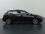 Mercedes-Benz A-klasse 250e Business Solution AMG | Panoramaschuifdak | Head-up display | Premium Plus | Stoelverwarming | 360° camera |