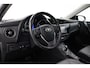 Toyota Auris Touring Sports 1.8 Hybrid Executive | Volledige dealerhistorie | Panoramadak | Trekhaak | Leder | Navigatie | Stoelverwarming | LED | Keyless | Parkeersensoren voor/achter | Clima | Cruise Control | Camera | 16 inch | Rijstrooksensor | Bluetooth