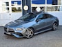 Mercedes-Benz CLA 180 Star Edition AMG | Night Pakket | Panoramadak | Bruin Interieur | Dodehoekassistent | Apple CarPlay | Android Auto | Sfeerverlichting | Stoelverwarming | Parkeersensoren | Achteruitrijcamera | Elektrisch Inklapbare Buitenspiegels