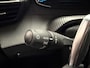 Peugeot 2008 1.2 HYBRID 145 STYLE CRUISE CONTROL CLIMATE CONTROL BLUETOOTH TELEFOON APPLE CARPLAY/ANDROID RIJSTROOKSENSOREN 16" LICHTMETALEN VELGEN PDC ZEER MOOI!!