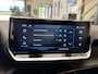 Peugeot 2008 1.2 HYBRID 145 STYLE CRUISE CONTROL CLIMATE CONTROL BLUETOOTH TELEFOON APPLE CARPLAY/ANDROID RIJSTROOKSENSOREN 16" LICHTMETALEN VELGEN PDC ZEER MOOI!!