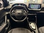 Peugeot 2008 1.2 HYBRID 145 STYLE CRUISE CONTROL CLIMATE CONTROL BLUETOOTH TELEFOON APPLE CARPLAY/ANDROID RIJSTROOKSENSOREN 16" LICHTMETALEN VELGEN PDC ZEER MOOI!!