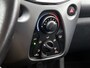 Toyota Aygo 1.0 VVT-i x-play | Apple CarPlay/Android Auto | DAB | Achteruitrijcamera | Airco | Velgen | Elektrische ramen voor | Elektrisch verstelbare spiegels |