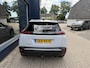 Peugeot 2008 1.2 Turbo 100 PK Allure | Trekhaak 1200KG | Nieuwste Model | Navigatie via Telefoon | Stoelverwarming | LED Verlichting | Keyless Entry/Start | Cruise Control | Hoge Zitpositie | Parkeersensoren | DAB | Digitaal Dashboard | Half Lederen stoelen | Lichtmetalen Velgen 17 inch |