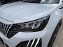 Peugeot 2008 1.2 Turbo 100 PK Allure | Trekhaak 1200KG | Nieuwste Model | Navigatie via Telefoon | Stoelverwarming | LED Verlichting | Keyless Entry/Start | Cruise Control | Hoge Zitpositie | Parkeersensoren | DAB | Digitaal Dashboard | Half Lederen stoelen | Lichtmetalen Velgen 17 inch |