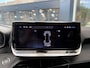 Peugeot 2008 1.2 Turbo 100 PK Allure | Trekhaak 1200KG | Nieuwste Model | Navigatie via Telefoon | Stoelverwarming | LED Verlichting | Keyless Entry/Start | Cruise Control | Hoge Zitpositie | Parkeersensoren | DAB | Digitaal Dashboard | Half Lederen stoelen | Lichtmetalen Velgen 17 inch |