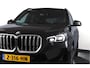 BMW X1 sDrive18i 136 PK | M-Sport | Afn. Trekhaak | Dig. Cockpit | Cruise | PDC | Camera | NAV + App. Connect | ECC | Elek. Klep | LM 18" |