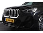 BMW X1 sDrive18i 136 PK | M-Sport | Afn. Trekhaak | Dig. Cockpit | Cruise | PDC | Camera | NAV + App. Connect | ECC | Elek. Klep | LM 18" |
