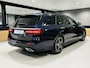 Mercedes-Benz E-klasse 200 AMG Estate // Trekhaak // Leder // 360 Camera // Nightpakket // Sfeerverlichting // Keyless Entry // Alarm 3 // Dode hoek Assistent // Zwarte hemel