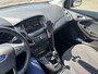 Ford Focus 1.0 Titanium | 1e-eigenaar | Volledig Dealeronderhouden! | ST-Line optiek | 18-inch | Camera | Voorruitverwarming | Cruise Control | Navigatie